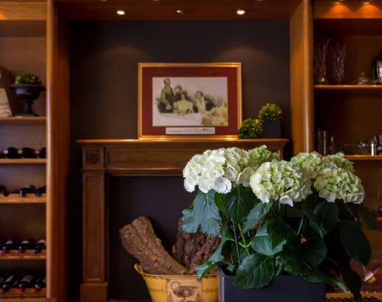 MENOO KIFISSIA PRIVATE DINING FRONT PAGE 1170x658